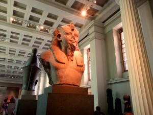 Busto-do-faraó-do-Egito-Amenófis-III-no-British-Museum-em-Londres