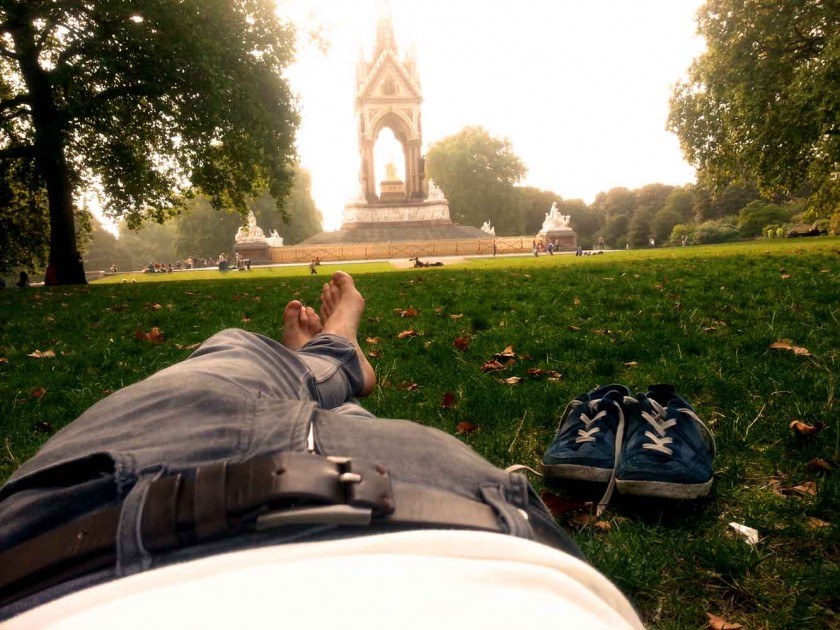 Pedro-Guedes-relaxando-no-Hyde-Park-em-Londres