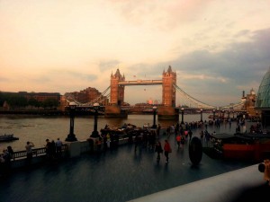 Tower-Bridge-e-City-Hall-em-Londres