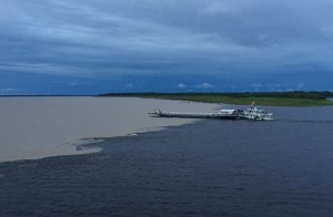 Encontro dos Rios Negro e Solimões nas proximidades de Manaus